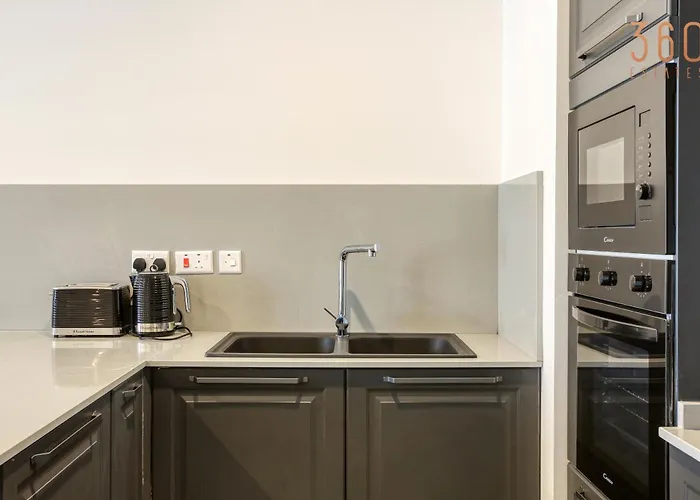 Residences By 360 Estates * מוסטה